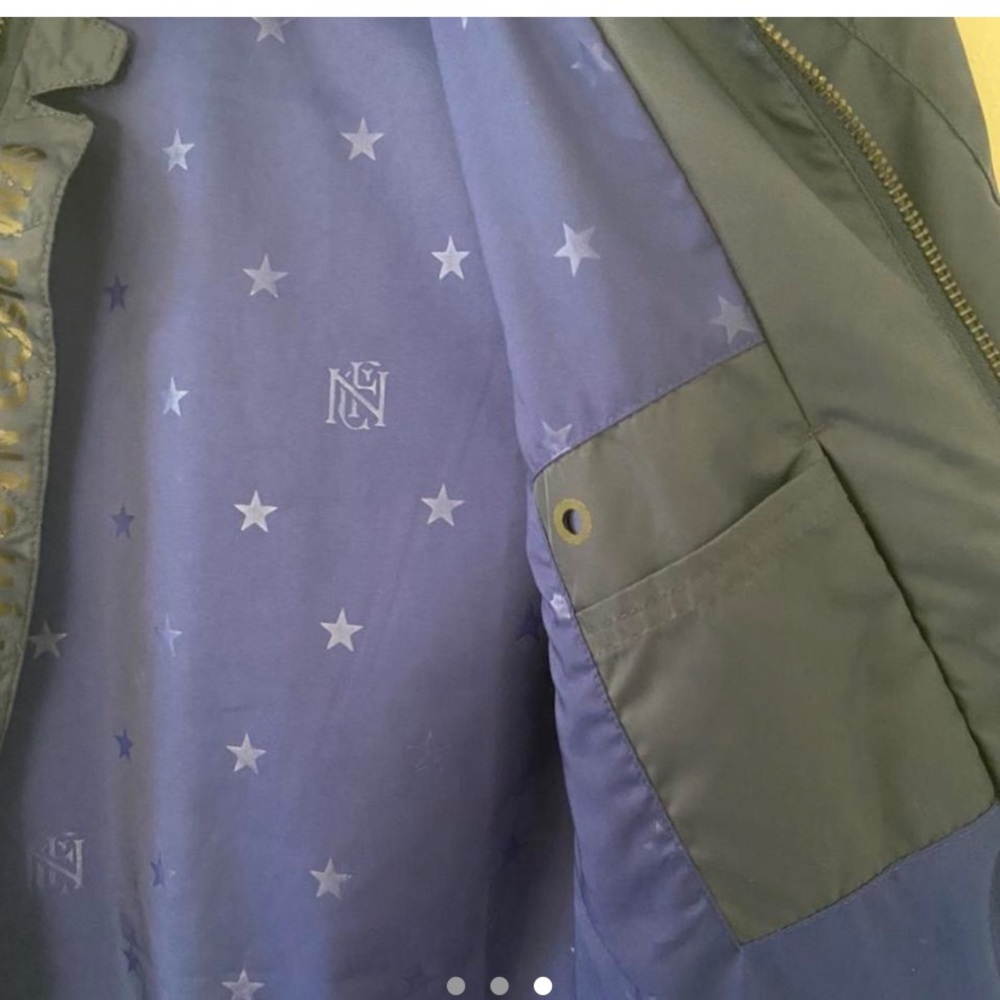 Windbreaker - Picture 3 of 3